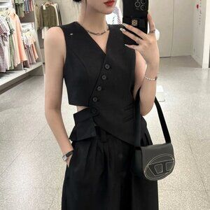 ❌SOLD❌ Button Vest Top